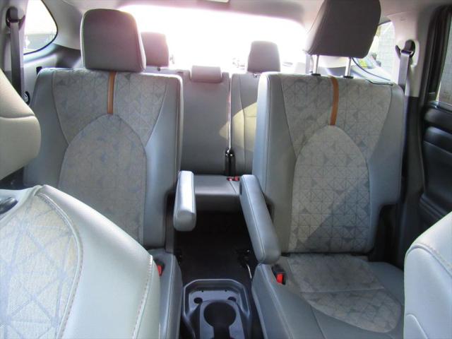 2023 Toyota Highlander Hybrid XLE Bronze