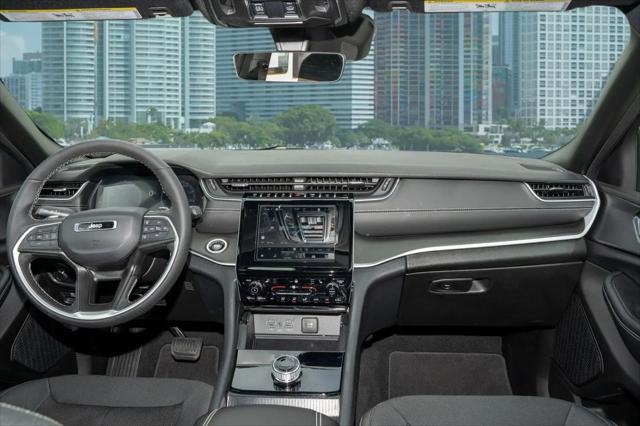 2025 Jeep Grand Cherokee Laredo X 4x2