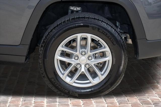 2025 Jeep Grand Cherokee Laredo X 4x2