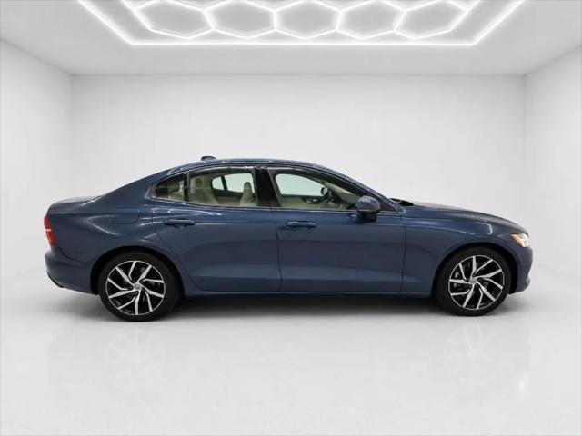 2020 Volvo S60 T6 Momentum