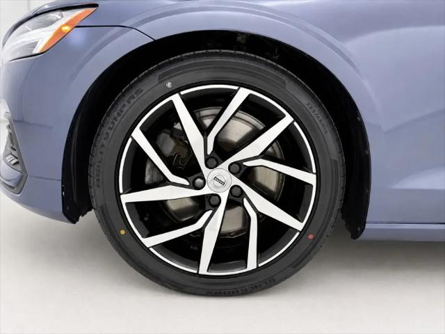 2020 Volvo S60 T6 Momentum