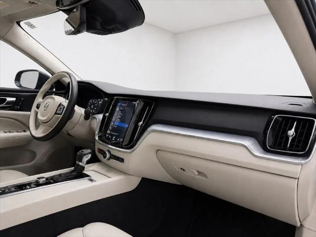 2020 Volvo S60 T6 Momentum