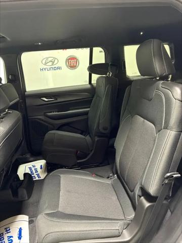 2026 Jeep Grand Cherokee L Altitude 4x4