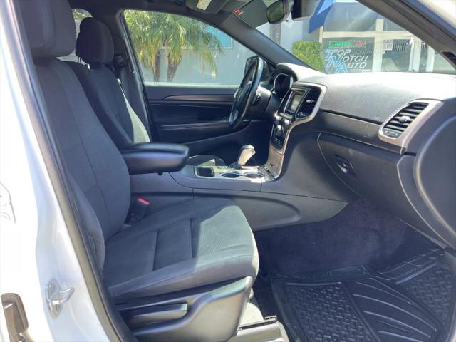 2017 Jeep Grand Cherokee Laredo 4x2