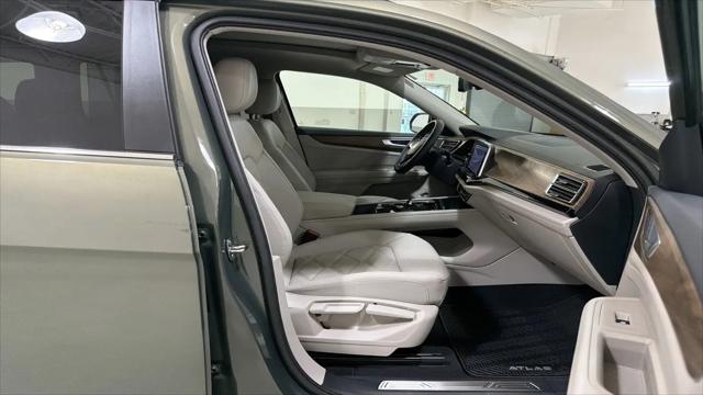 2026 Volkswagen Atlas SE with Technology