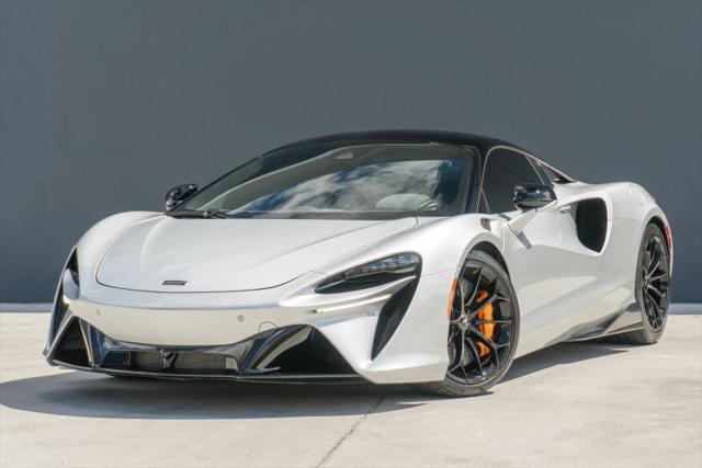 2023 McLaren Artura Performance