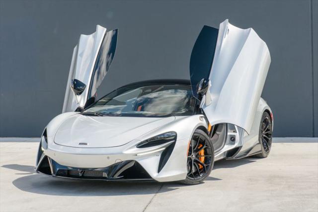 2023 McLaren Artura Performance