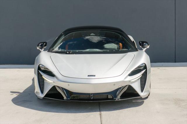 2023 McLaren Artura Performance