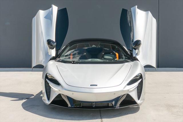 2023 McLaren Artura Performance