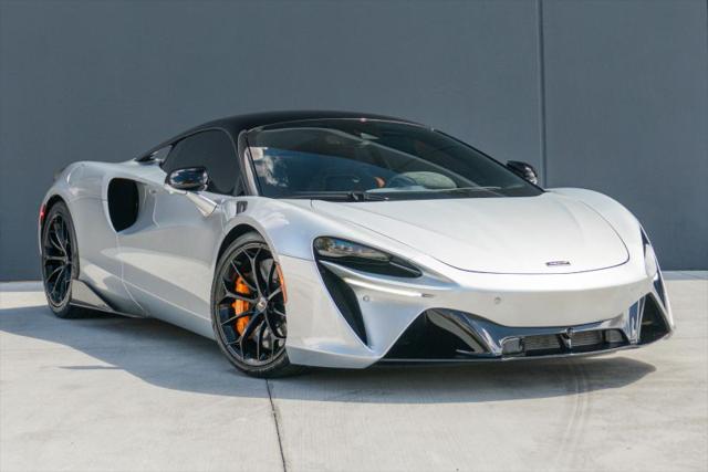 2023 McLaren Artura Performance