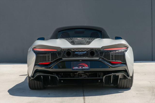 2023 McLaren Artura Performance