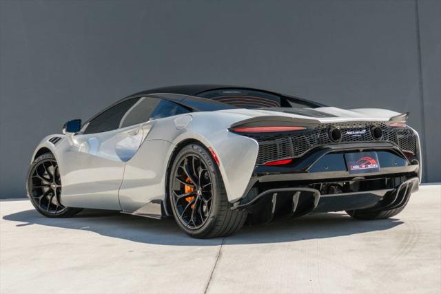 2023 McLaren Artura Performance