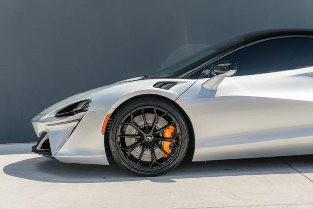 2023 McLaren Artura Performance
