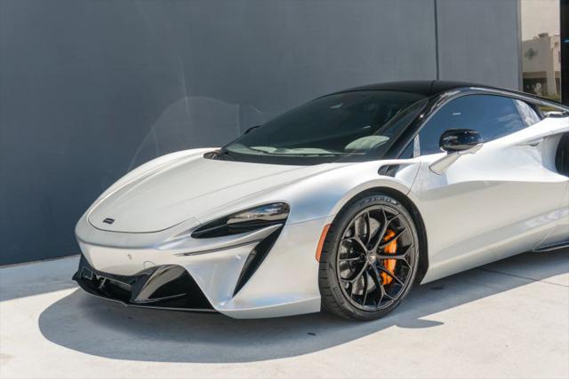 2023 McLaren Artura Performance