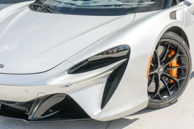 2023 McLaren Artura Performance