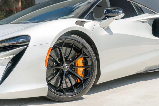 2023 McLaren Artura Performance