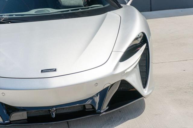2023 McLaren Artura Performance