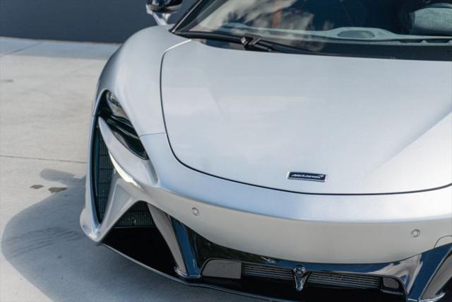 2023 McLaren Artura Performance