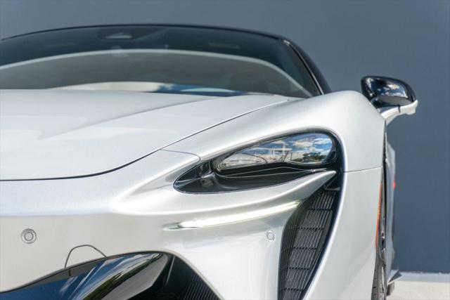 2023 McLaren Artura Performance