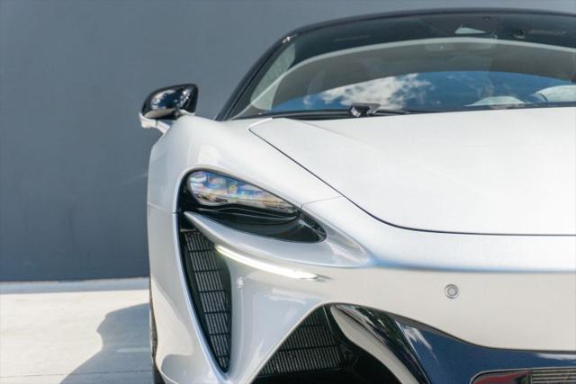 2023 McLaren Artura Performance