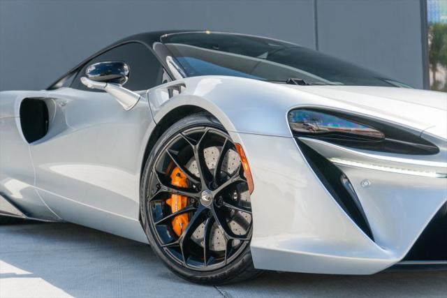 2023 McLaren Artura Performance
