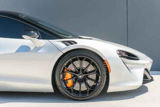 2023 McLaren Artura Performance