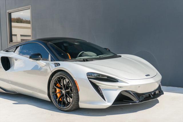 2023 McLaren Artura Performance