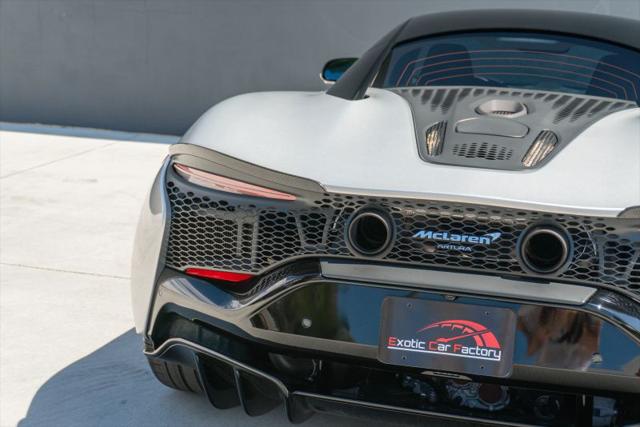 2023 McLaren Artura Performance