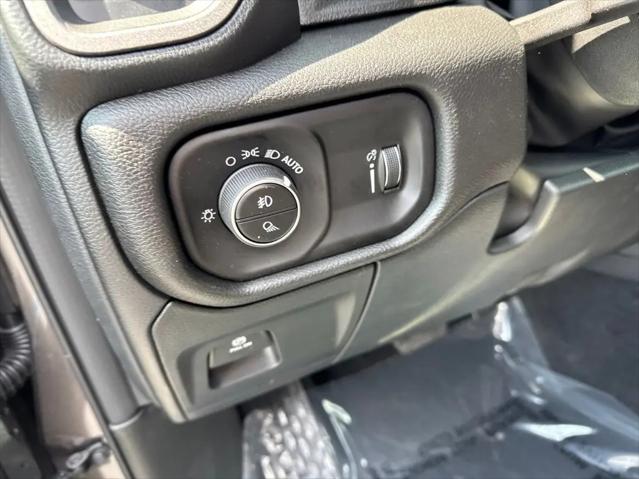 2026 Ram 1500 Warlock Crew Cab 4x4 5'7" Box