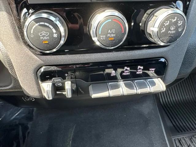 2026 Ram 1500 Warlock Crew Cab 4x4 5'7" Box