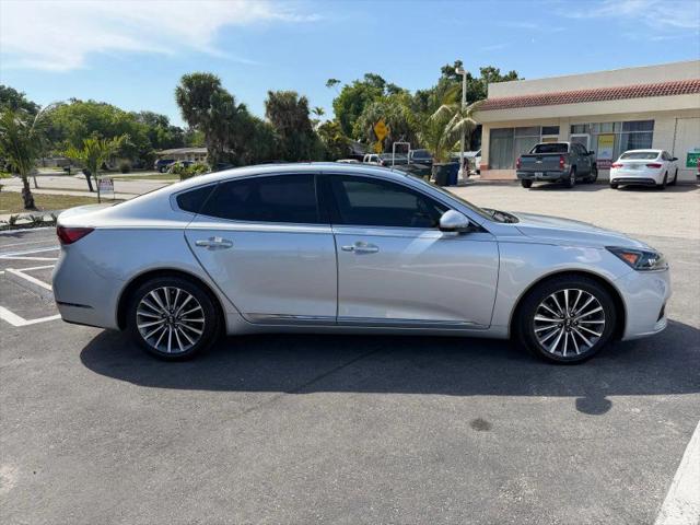 2017 Kia Cadenza Technology