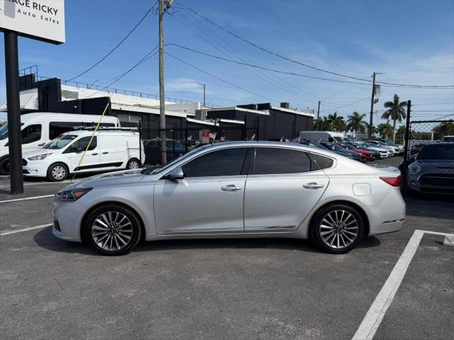 2017 Kia Cadenza Technology