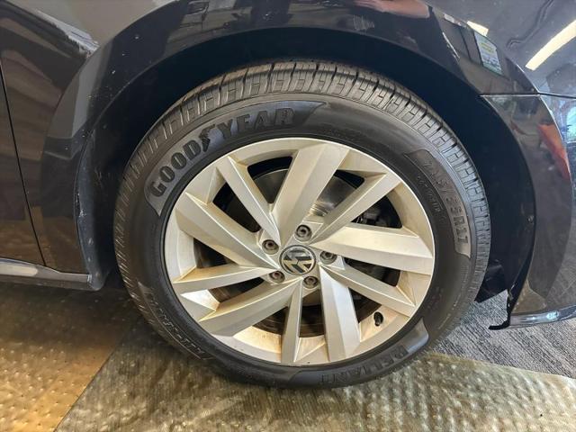 2018 Volkswagen Passat 2.0T SE
