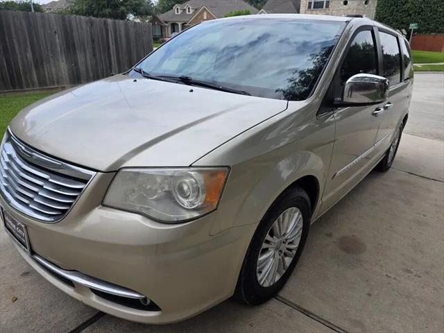 2013 Chrysler Town & Country Limited for sale in Houston, TX