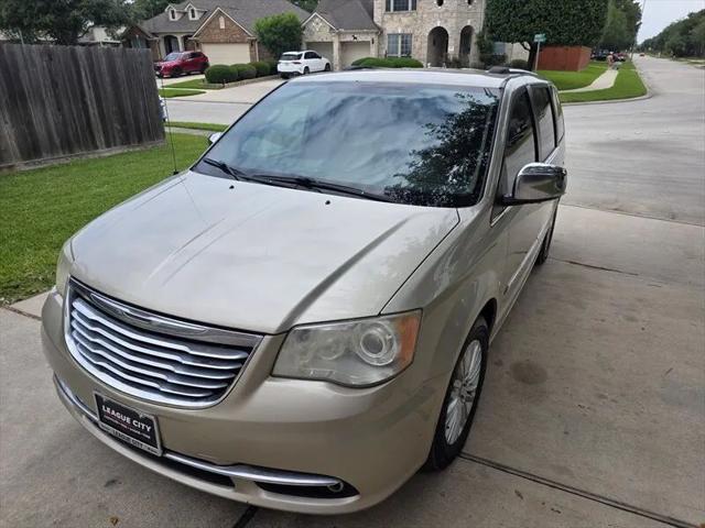 2013 Chrysler Town & Country Limited