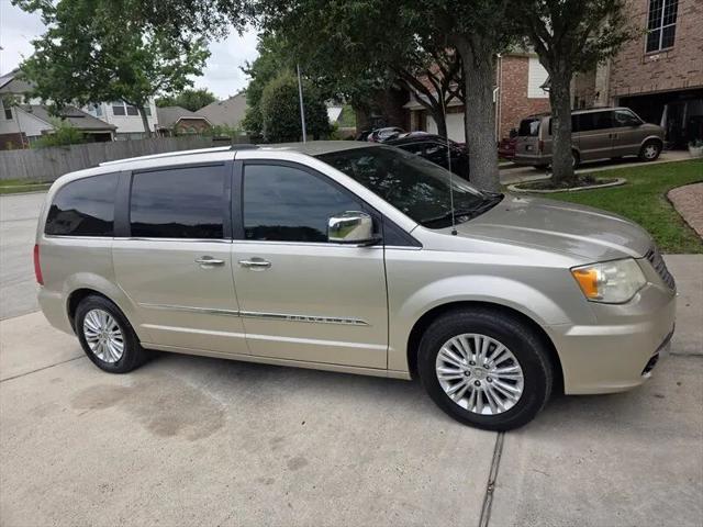 2013 Chrysler Town & Country Limited