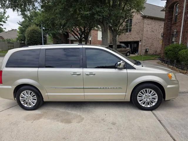 2013 Chrysler Town & Country Limited