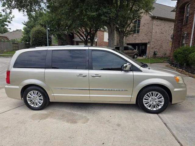 2013 Chrysler Town & Country Limited