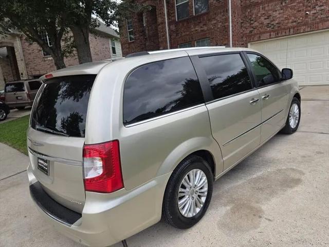 2013 Chrysler Town & Country Limited