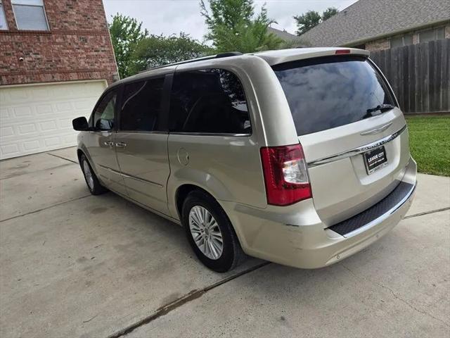 2013 Chrysler Town & Country Limited