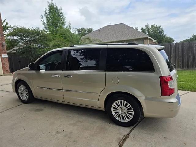 2013 Chrysler Town & Country Limited