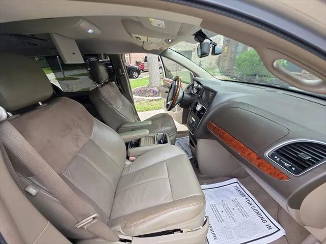 2013 Chrysler Town & Country Limited