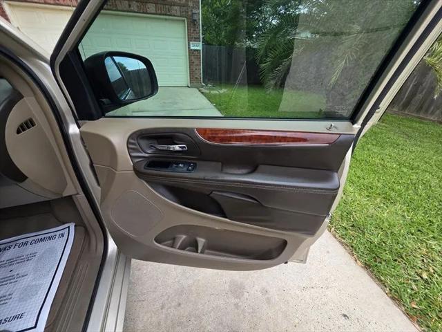 2013 Chrysler Town & Country Limited