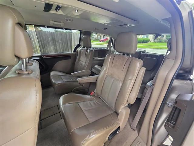 2013 Chrysler Town & Country Limited