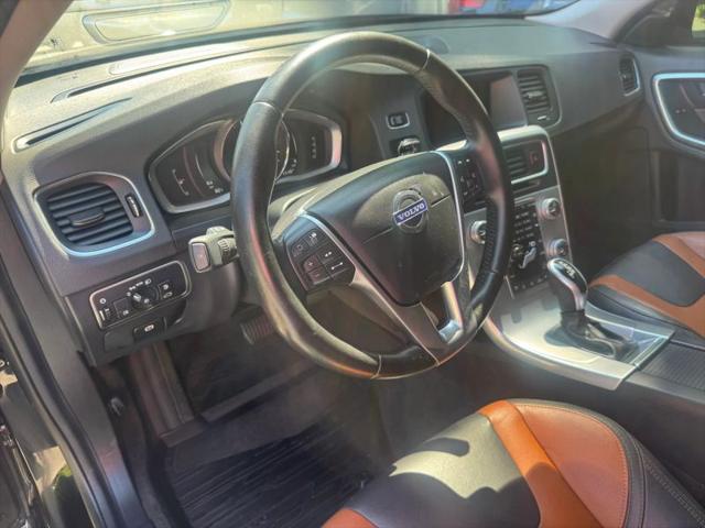 2017 Volvo V60 Cross Country T5 Platinum
