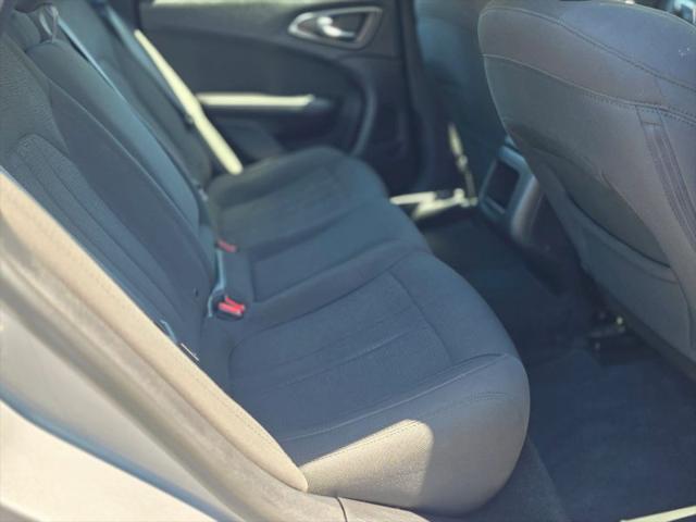 2016 Chrysler 200 Touring
