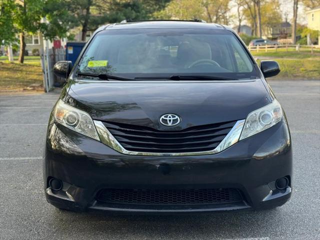 2012 Toyota Sienna LE V6 8 Passenger
