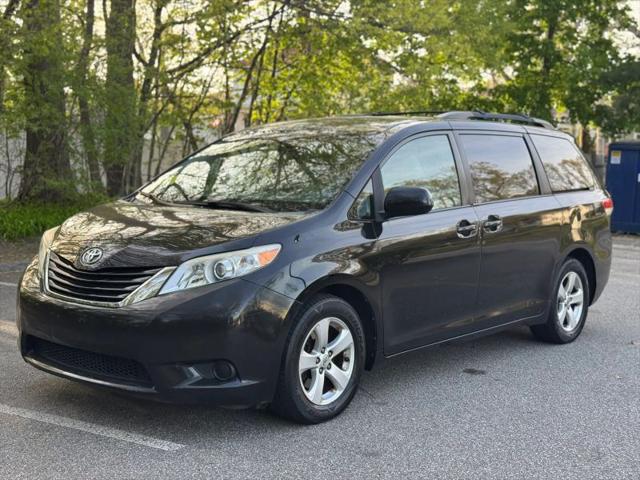2012 Toyota Sienna LE V6 8 Passenger