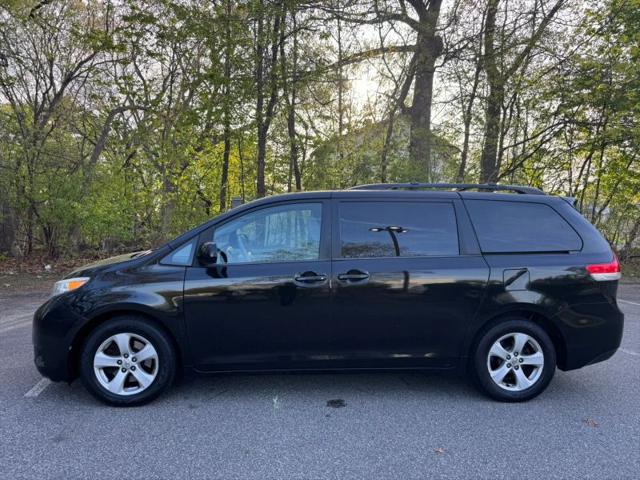 2012 Toyota Sienna LE V6 8 Passenger