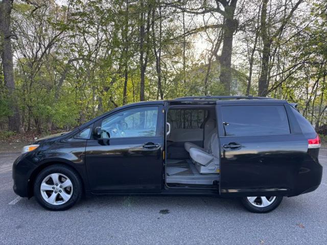 2012 Toyota Sienna LE V6 8 Passenger